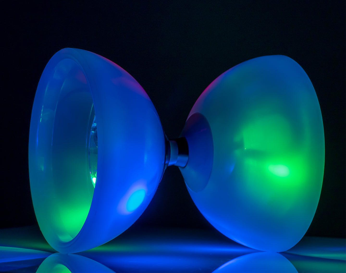 Juggle Dream Carousel Bearing LED Diabolo from side