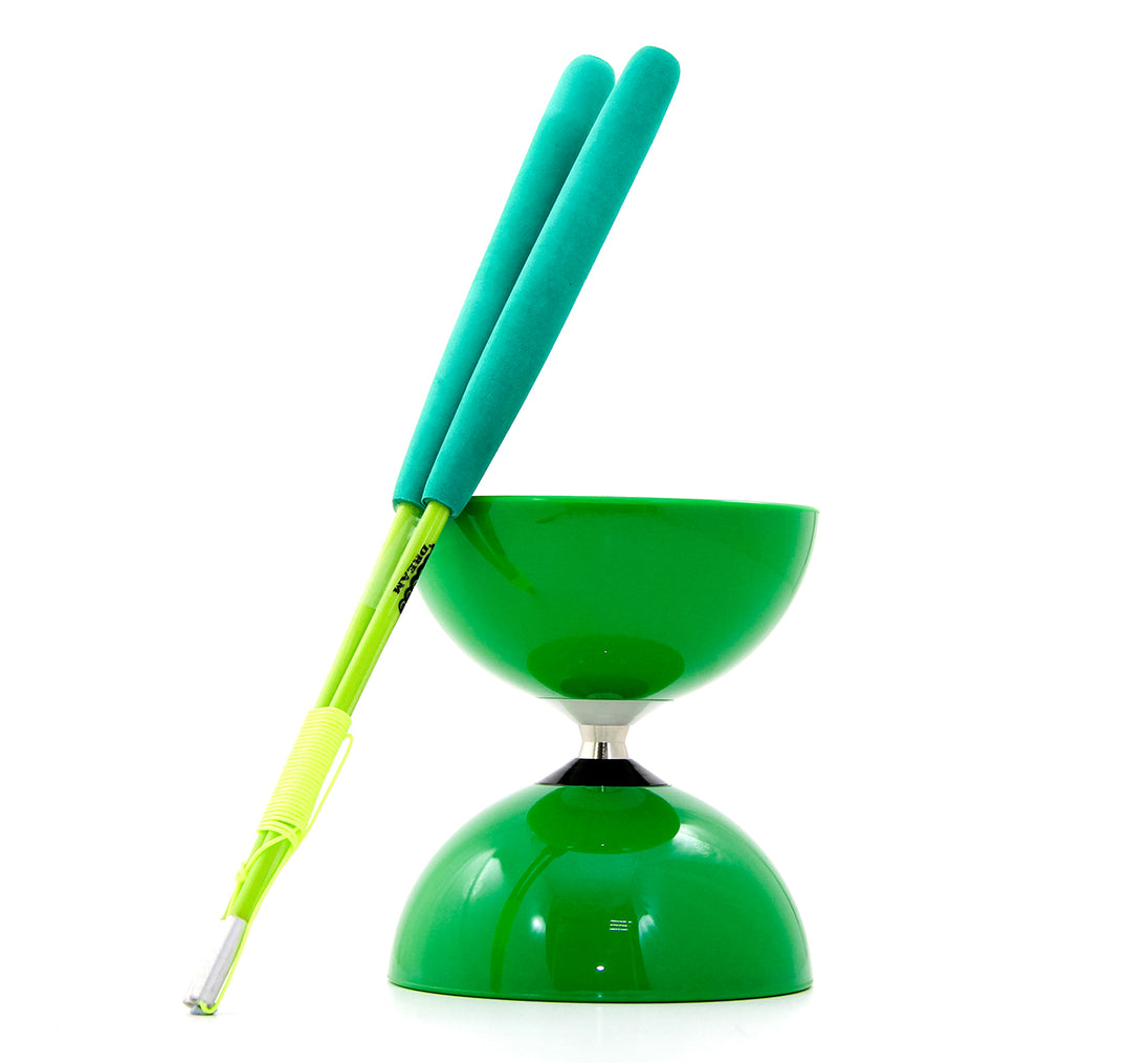 Juggle Dream Big Top Bearing Diabolo & Superglass Diablo Sticks - green colour