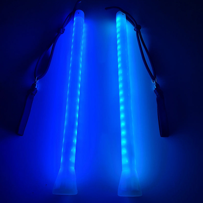 PoiStix Pro glowing in the dark with blue colours
