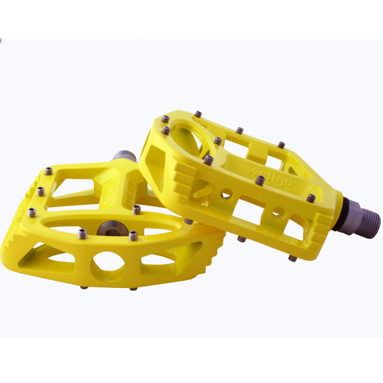 Qu-AX Magnesium Cross Pedals